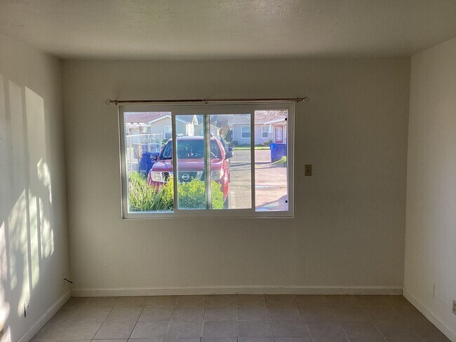 Foto del edificio - NOW AVAILABLE!! 2 BEDROOM 1.5 BATH GUSTINE APARTMENT