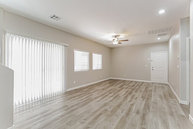 Foto del edificio - 8962 Harmony Hall Ave
