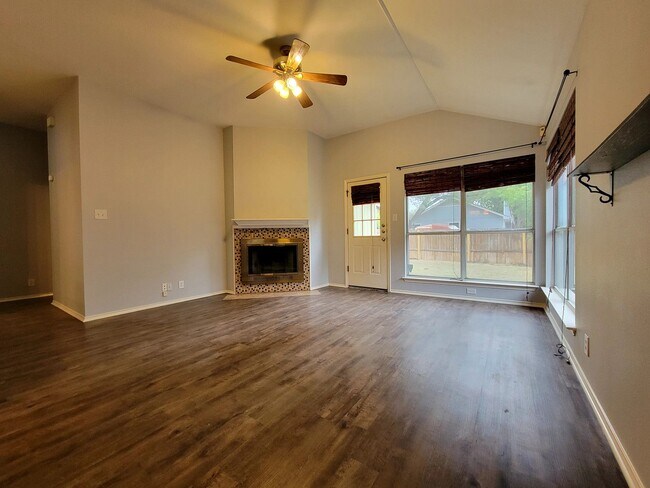 Building Photo - 722 Minturn Ln