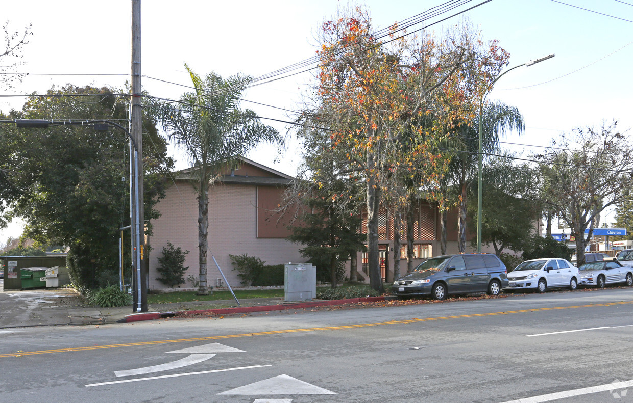 Building Photo - Envoy Apartments