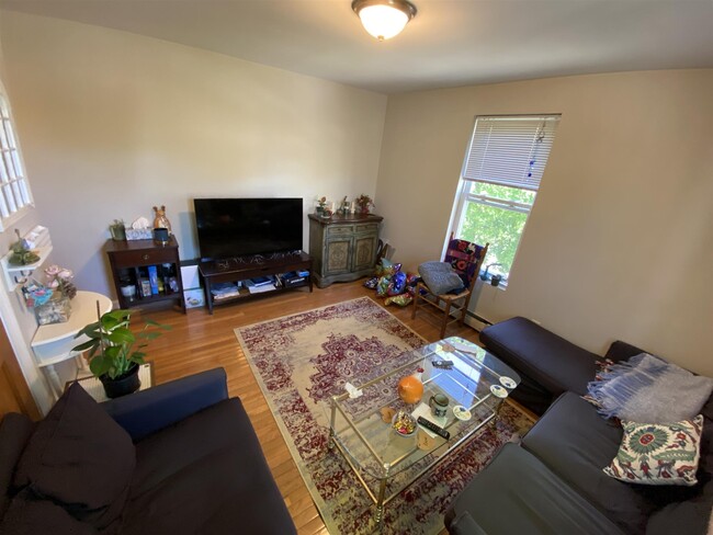Foto del edificio - 348 Allston St