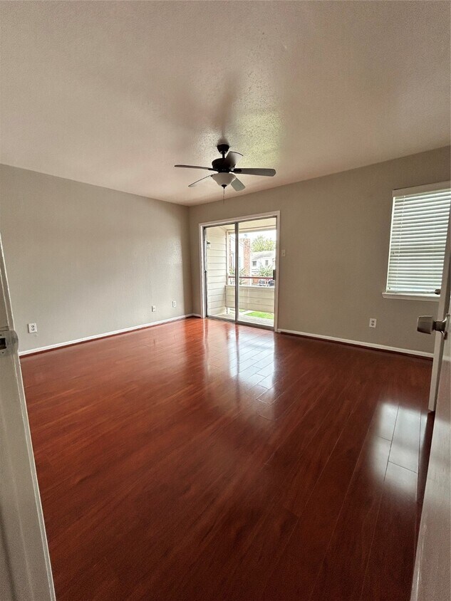 Building Photo - 3901 Woodchase Dr