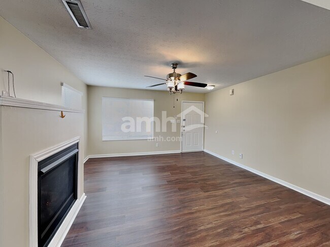 Foto del edificio - 6580 Dunsdin Dr