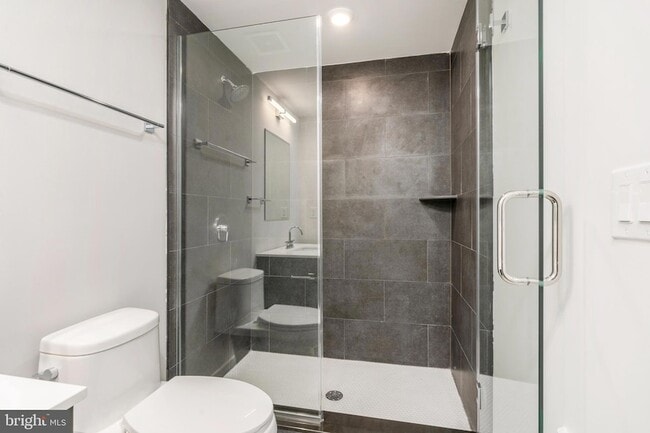 Foto del edificio - 3449 Scotts Ln