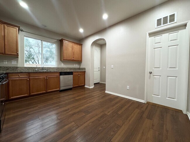 Foto del edificio - AVAILABLE NOW!!! 3 Bedroom 2.5 Bath Home l...