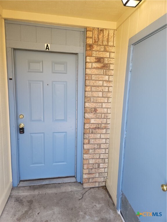 Building Photo - 904 Ticonderoga Dr