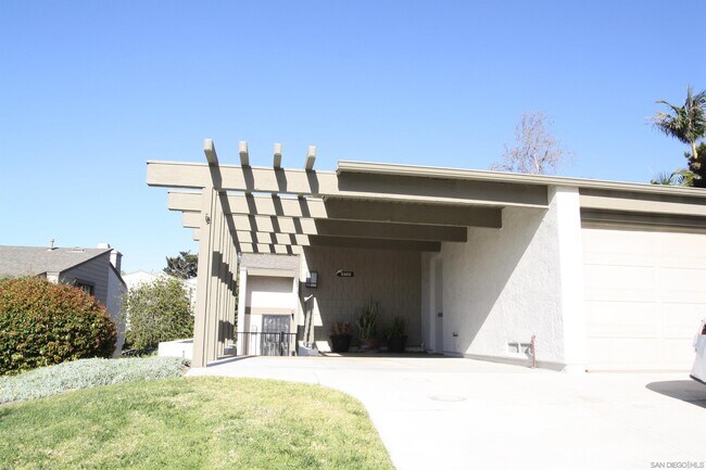 Building Photo - 2322 Caminito Cala