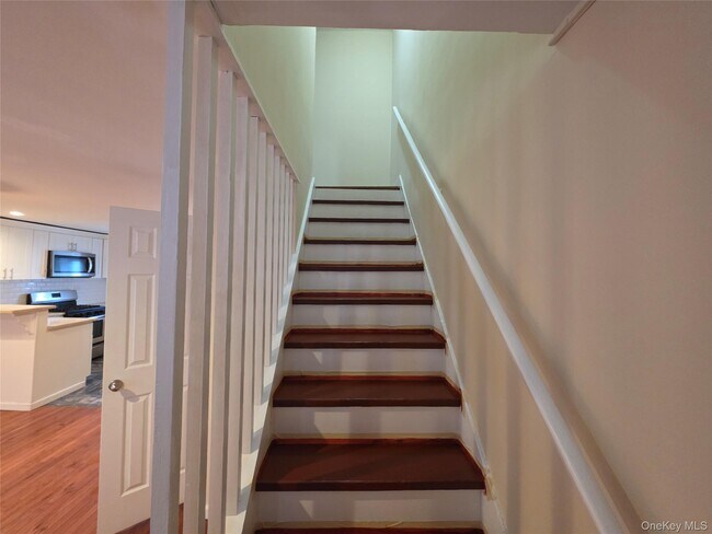 Foto del edificio - 42 Hasbrouck St