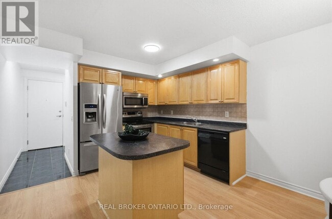 Photo du bâtiment - 5233 Dundas St W