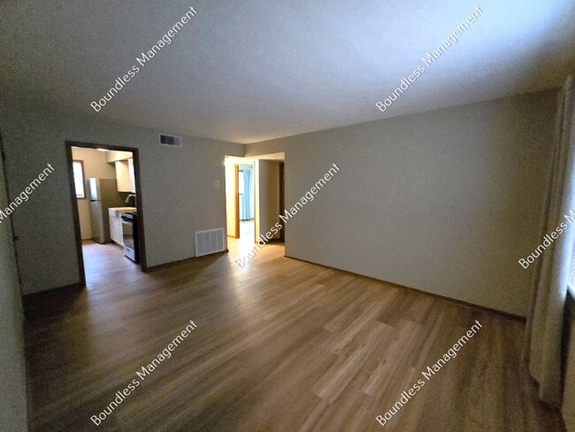 Foto del edificio - 1688 W Forrest Ave