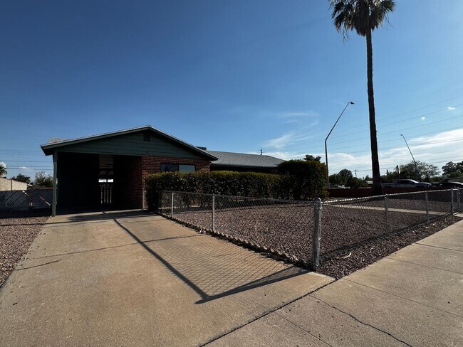 Foto del edificio - Eastside (Broadway and Wilmot) 3 bedroom, ...
