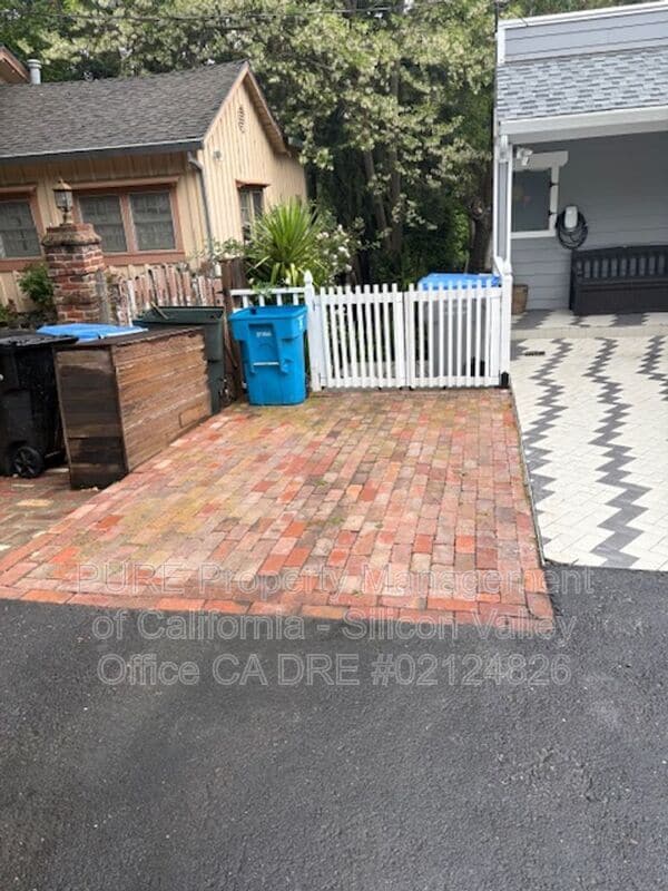 Foto del edificio - 21518 Almaden Rd