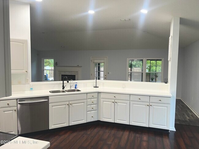 Building Photo - 105 Johns Glen Dr