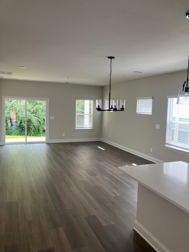 Foto del edificio - 1231 Bluffton Cir