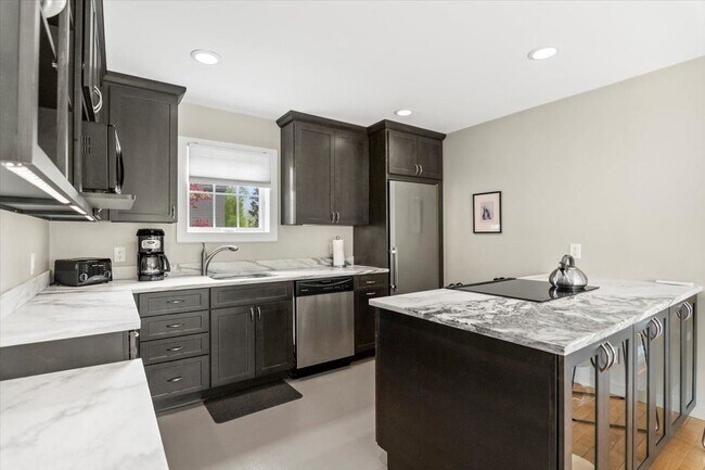 Foto del edificio - 32 Eagle Nest Rd