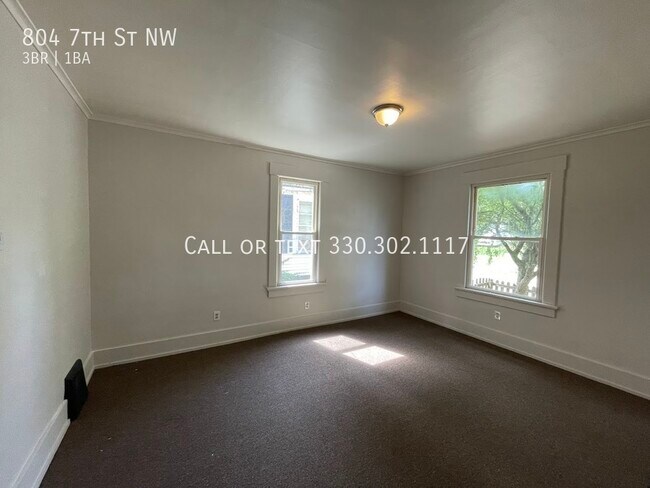 Building Photo - Three bedroom one bathroom home for rent