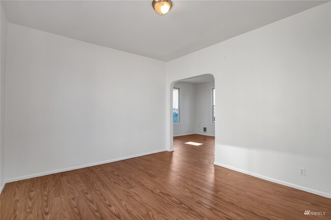 Foto del edificio - 406 W 1st St