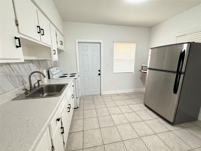 Foto del edificio - 2213 Madison St