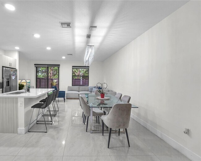 Building Photo - 15850 NW 91st Ct