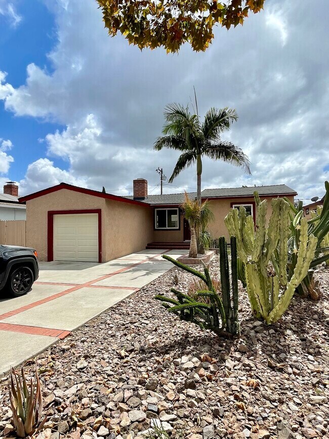 Riverview Apartments for Rent with Hardwood Floors Santa Ana, CA 1