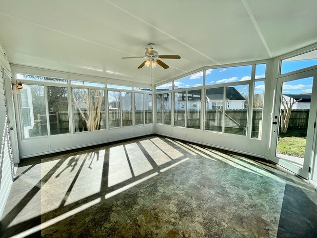 Foto del edificio - Ready 07-07-25!! Fantastic 4-Bedroom Home ...