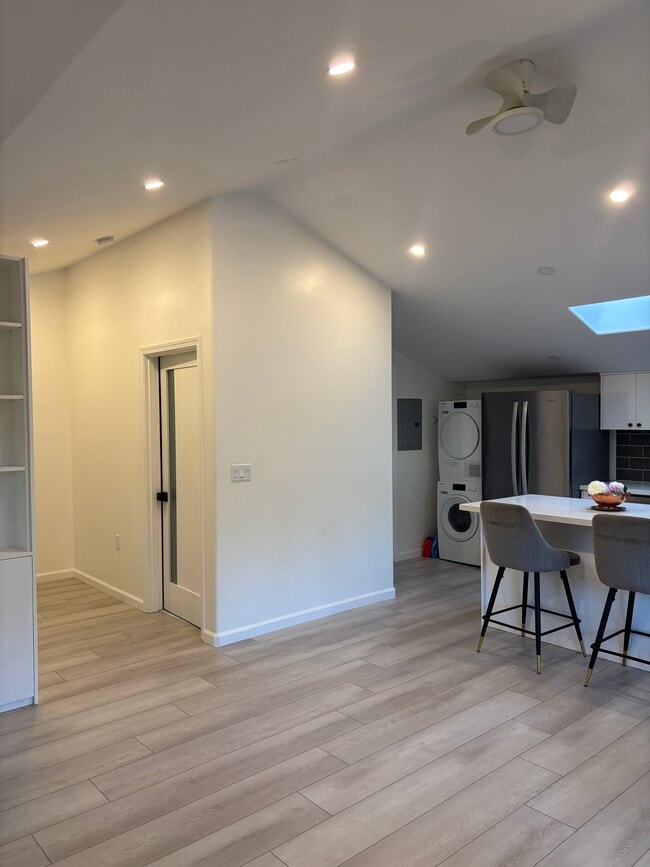 Building Photo - 6999 Darnoch Way