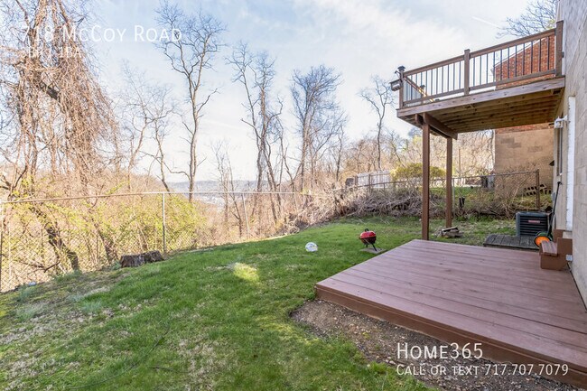 Building Photo - Modern and updated 3 Bedroom Home