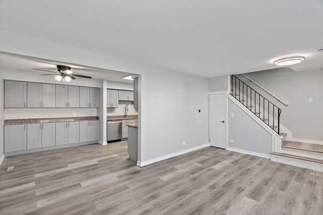 Foto del edificio - 1311 Kingsbury Dr