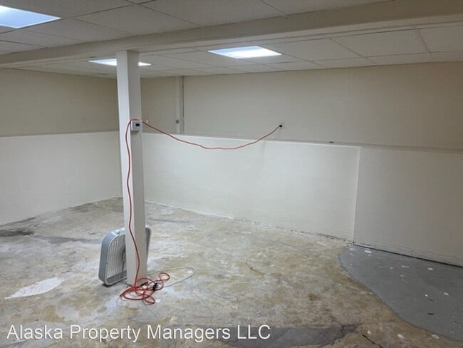 Building Photo - 4 br, 2 bath House - 6413 E 14th Ct Unit B