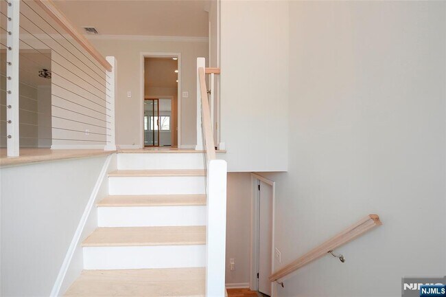 Building Photo - 43 Spruce Ave