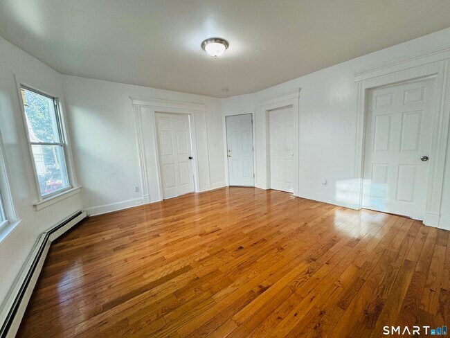 Foto del edificio - 32 Walnut Ave