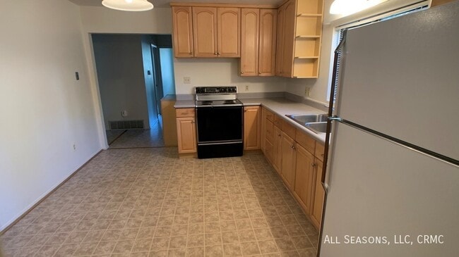 Building Photo - 2917 W Platte Ave