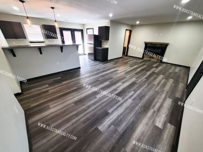 Building Photo - Beautiful and Modern in Lawrence-Available in AUGUST!!