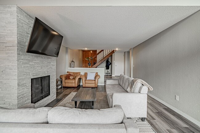 Building Photo - 3BD, 2.5BA Arapahoe Lake Park Townhome Nea...