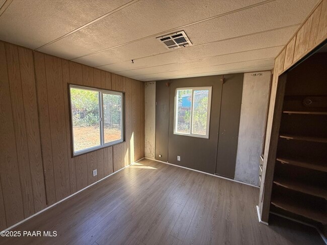 Building Photo - 17400 E Trails End Rd