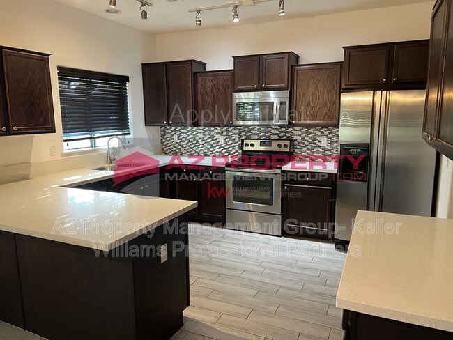 Building Photo - 10225 W Camelback Rd