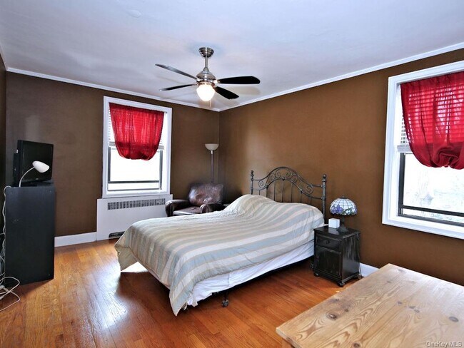 Foto del edificio - 114 Larchmont Acres
