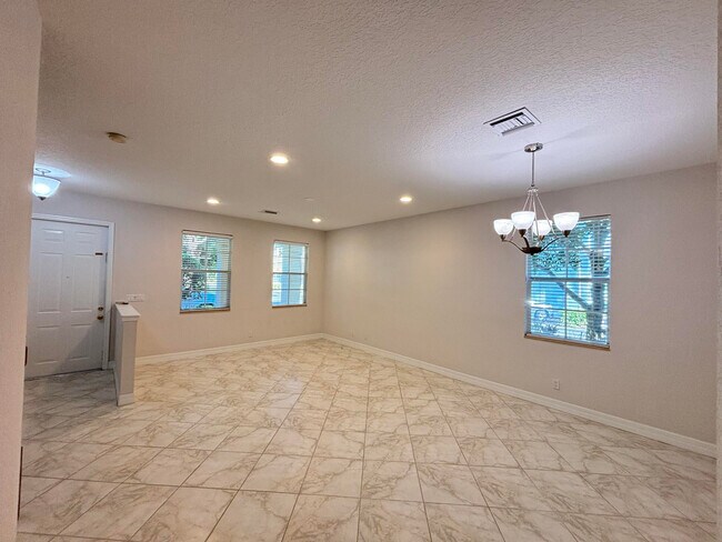 Foto del edificio - 909 NW 18th Ave