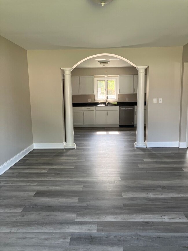 Foto del edificio - 2406 Triplett Blvd