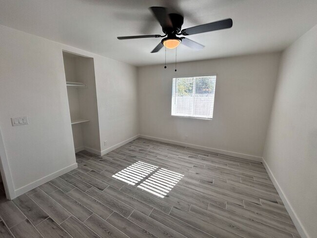 Foto del edificio - Close to ASU, Tempe Marketplace, Mill ave, Old town! 3 bed 2 bath with private yard.