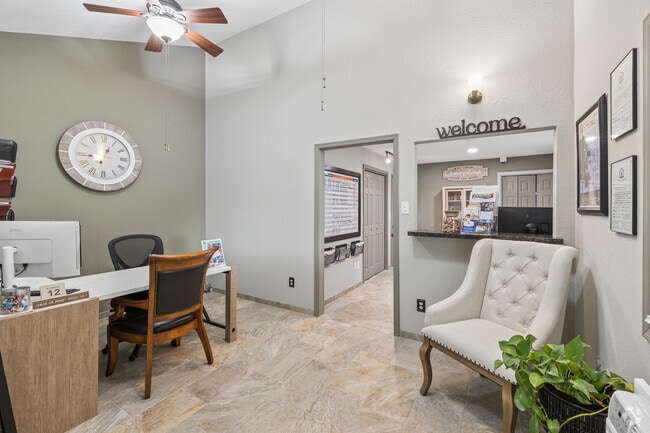 Lobby Photo - Sierra Carmichael Apartments