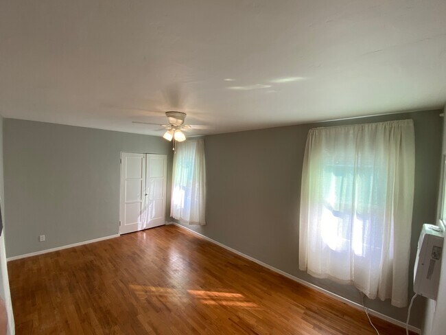 Foto del edificio - 10256 Scoville Ave