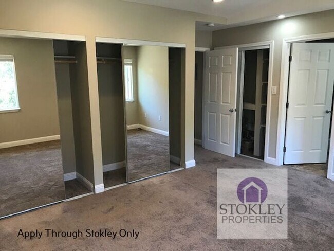 Foto del edificio - 2295 Redwood Rd