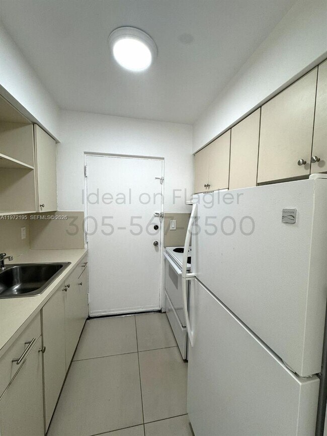 Foto del edificio - 5165 W Flagler St