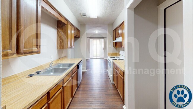 Foto del edificio - 724 Prairie Creek Dr