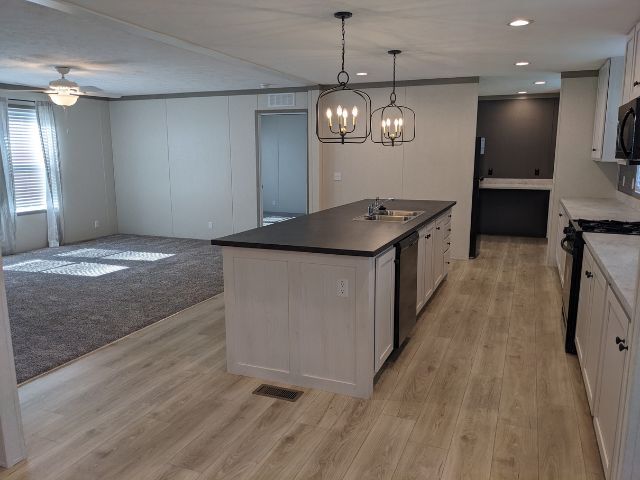 Foto del edificio - 3617 N Grand Ave E