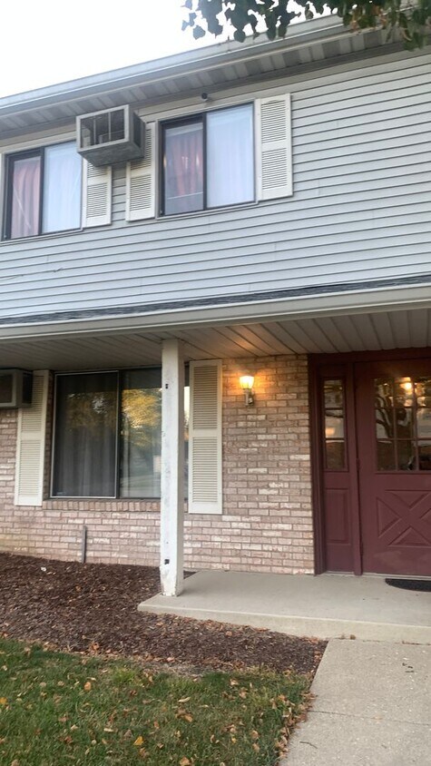 Foto principal - 2-Bedroom, 1-Bath Apartment – $1,900/month...