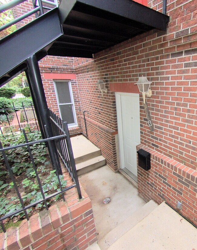 Foto del edificio - 915 D St SE