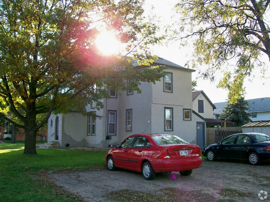 Building Photo - 803 9th Ave SE