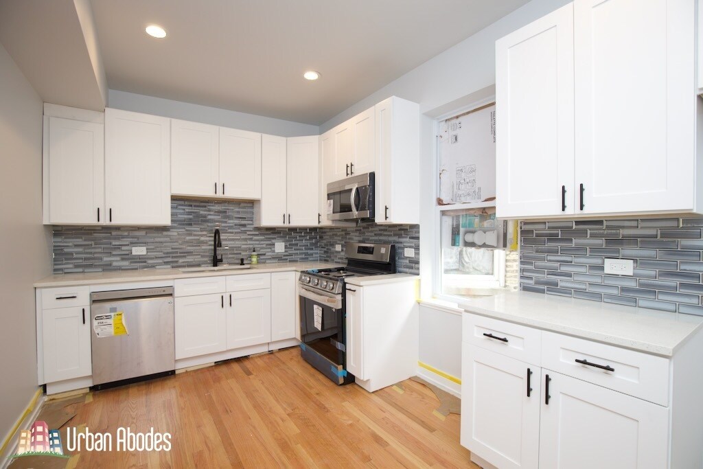 Foto principal - 4948 N Albany Ave